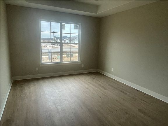 5th image of 881 Pinnacle St