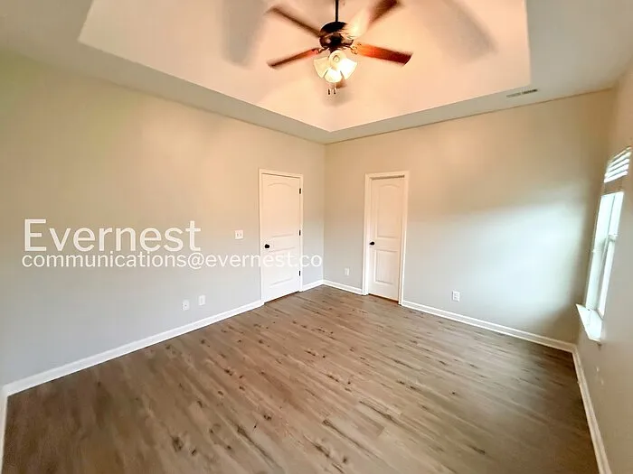 208 Hampton Dr — Photo 10