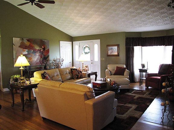 4th image of 156 Timberwood Dr