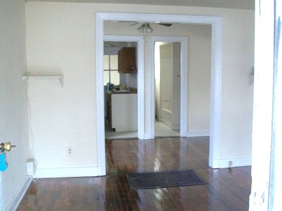 4th image of 2115 Clarke St