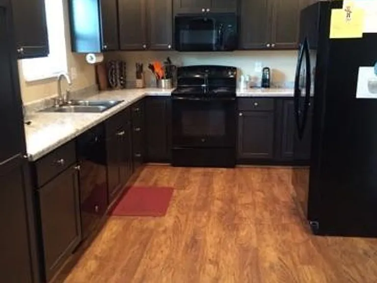 2211 Baker St N — Photo 2