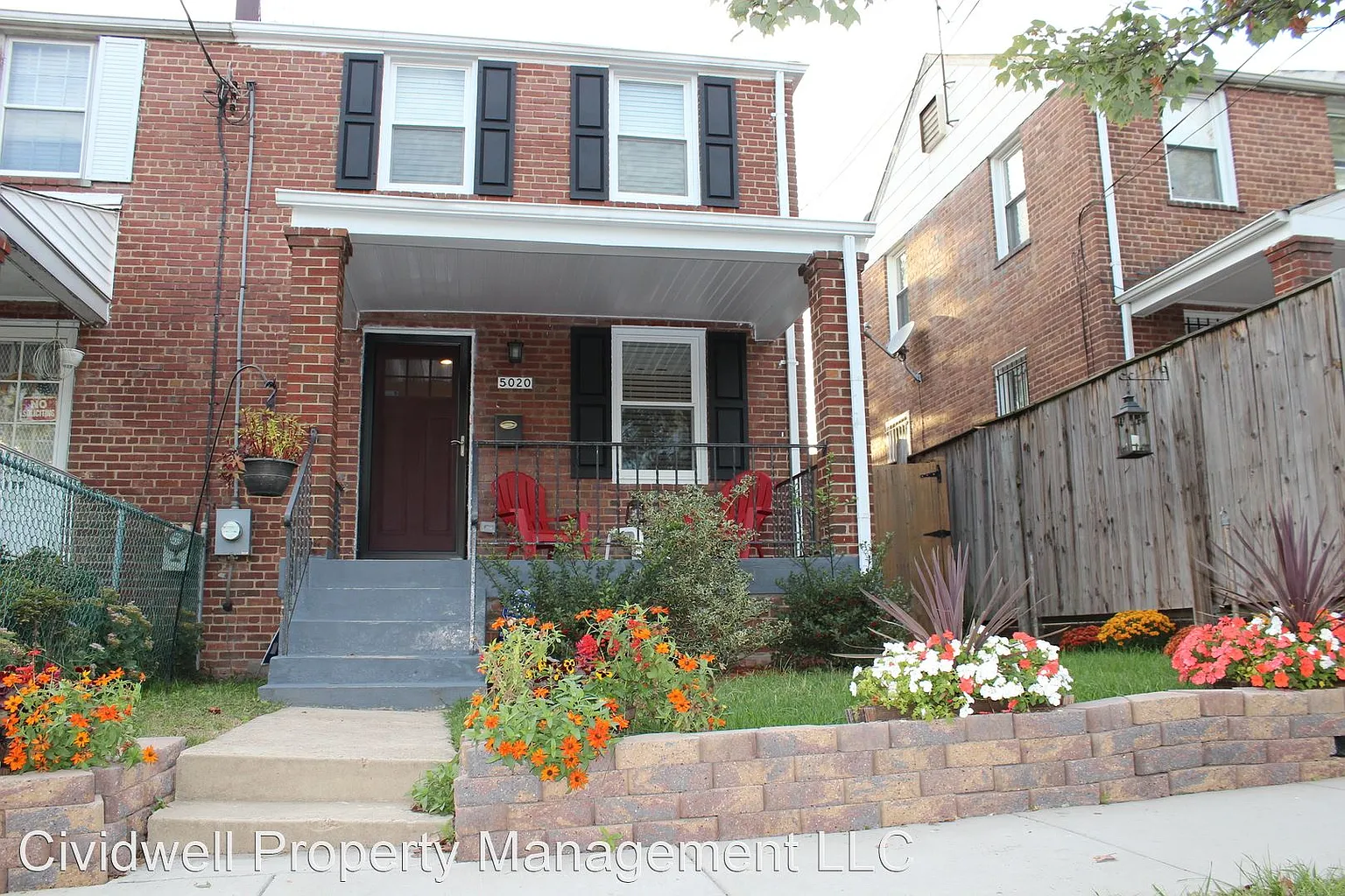 5020 6th Pl NE photo 1