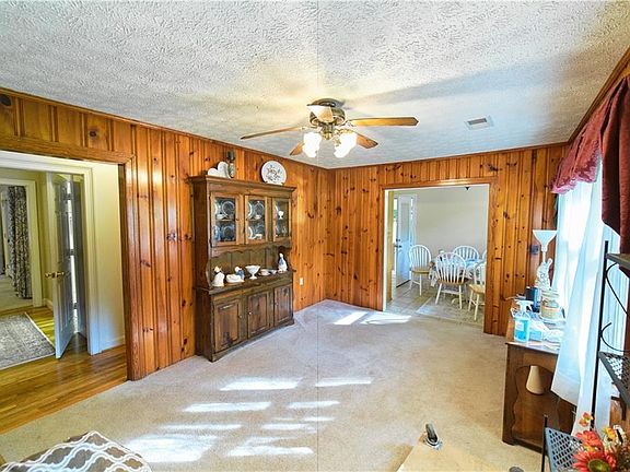 3rd image of 387 Grogan St