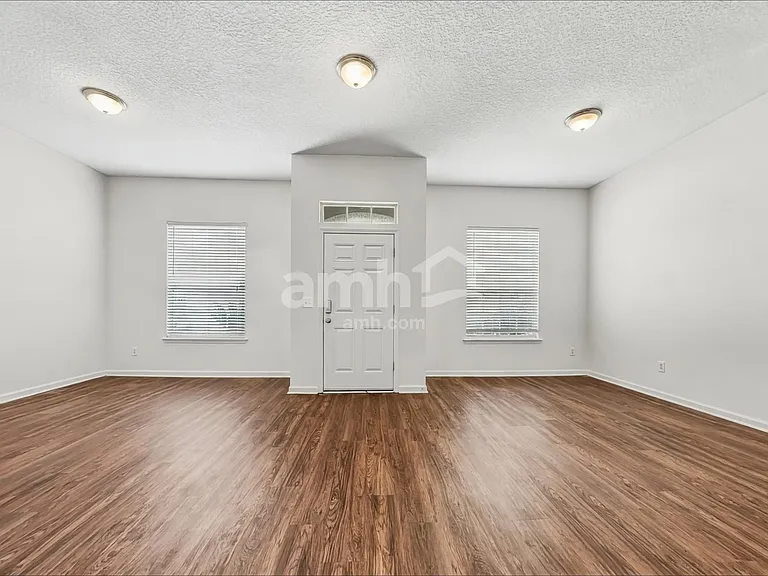 10008 Lancashire Dr — Photo 6