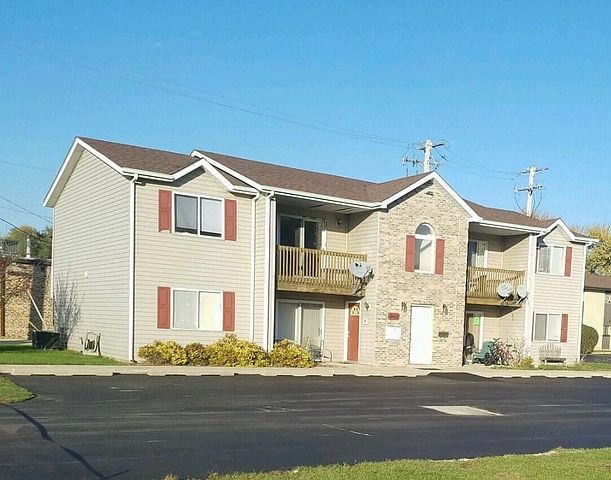 1st image of 990 N 1st St