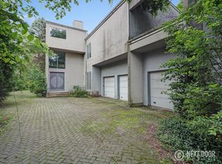 2110 Pfingsten Rd, Northbrook, IL 60062