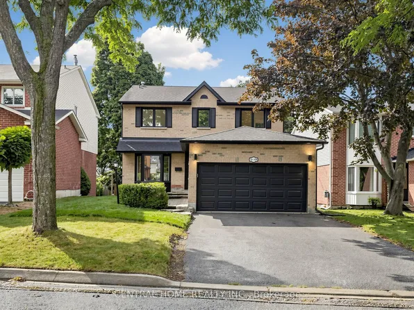 15 Closs Sq, Aurora, ON L4G 5H9