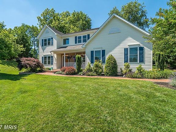 3rd image of 6984 Wayland Dr