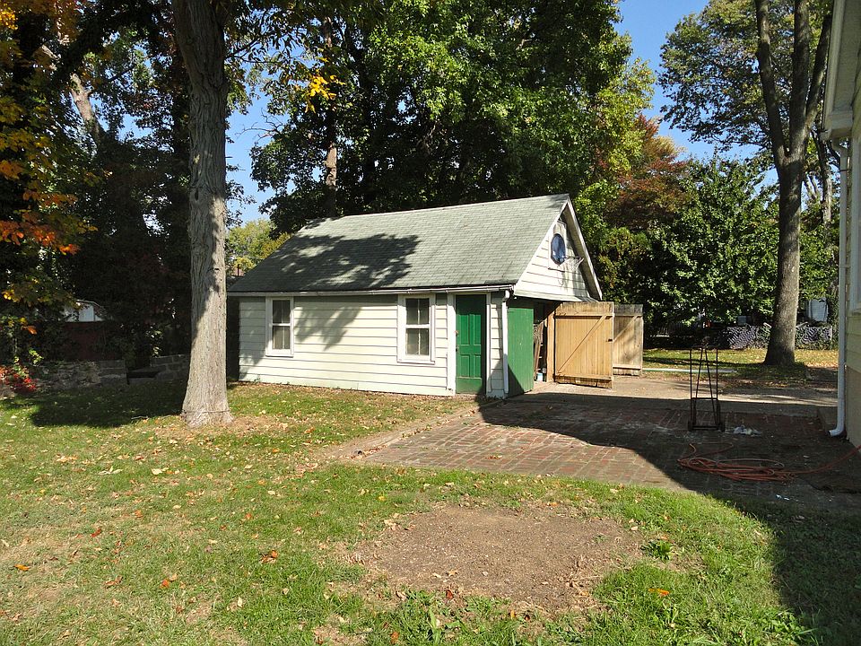 2nd image of 605 Station Ave
