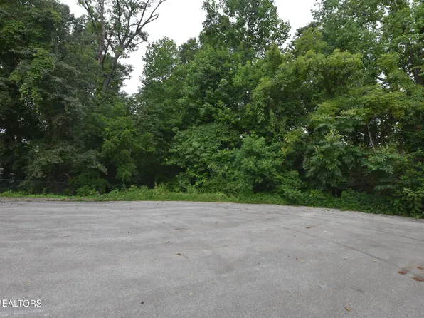 Grove Ln, Clinton, TN 37716