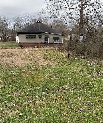 3rd image of 418 Berry St