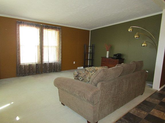 5th image of 636 Bluebird Cir #A