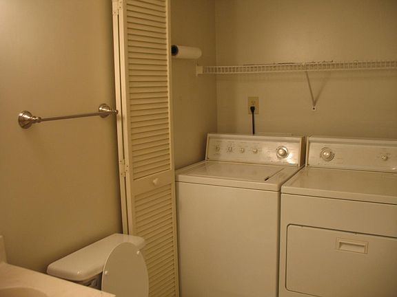5th image of 204 Finley Forest Dr