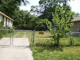 2nd image of 2515 E 4th St