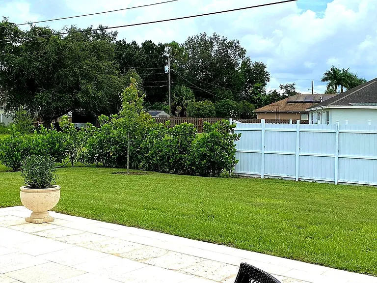 1719 SW Bradway Ln — Photo 24