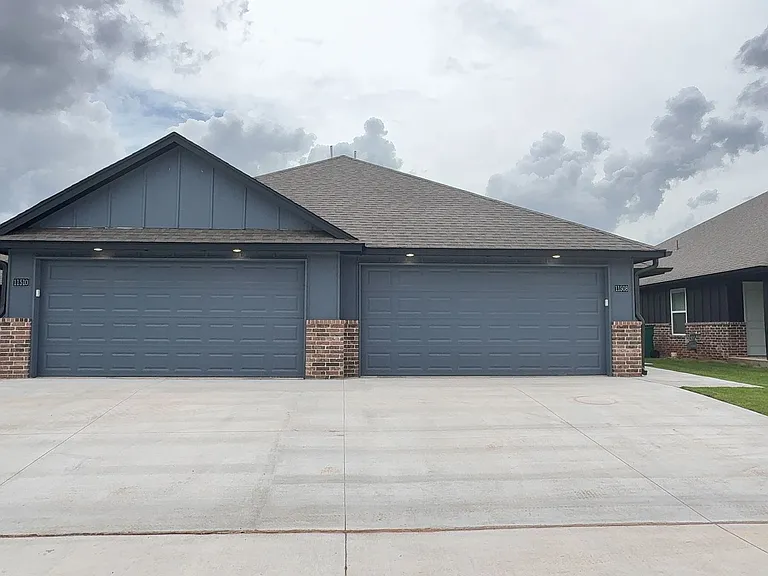 11510 University Dr — Photo 3