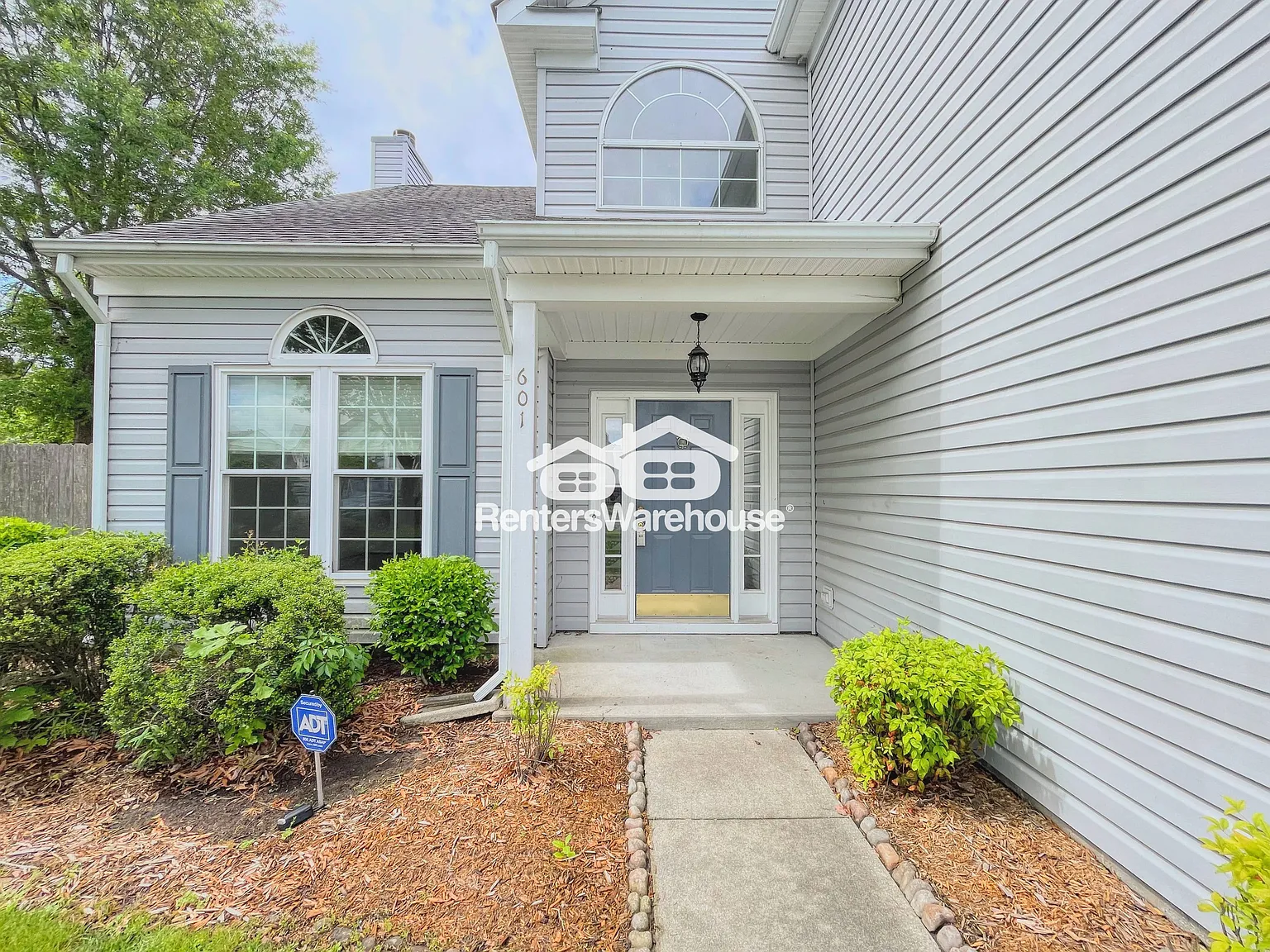 Beautiful Waterfront Property! — Photo 3