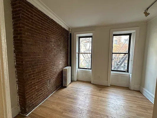 Rented by Eric Goodman Realty Corp | media 7