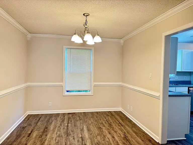 1349 Jenny Ln — Photo 6