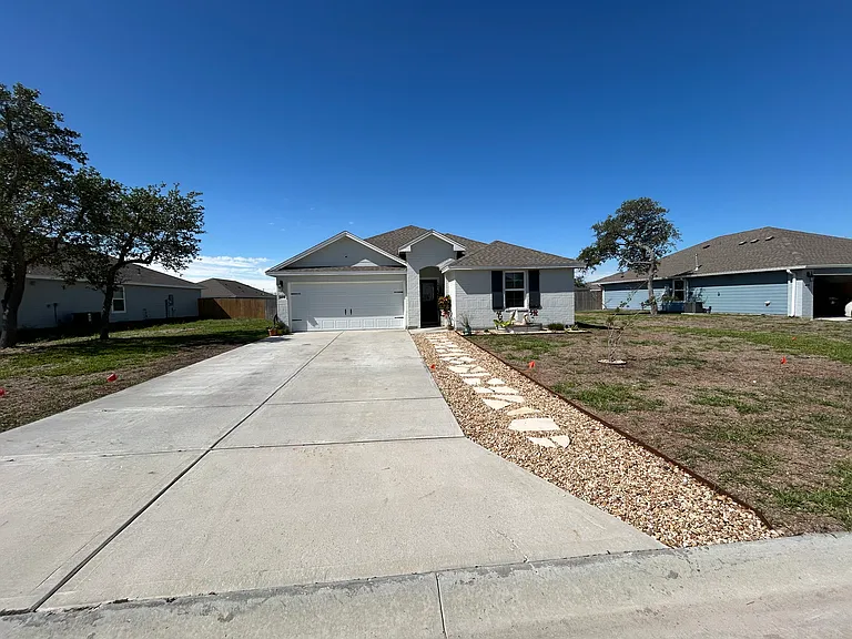 105 Aruba Dr — Photo 1