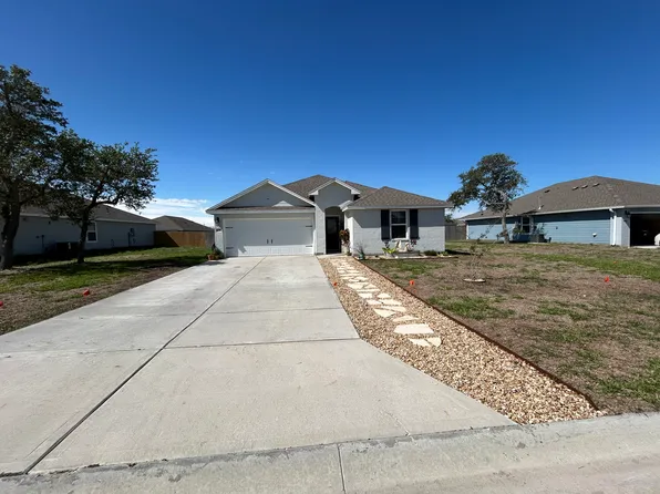 105 Aruba Dr, Rockport, TX 78382