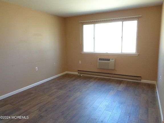 4th image of 27 Salem Drive #D