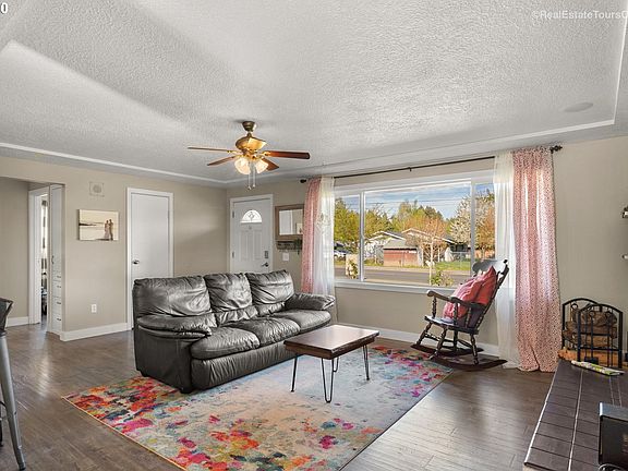 3rd image of 585 SE 18th Ave