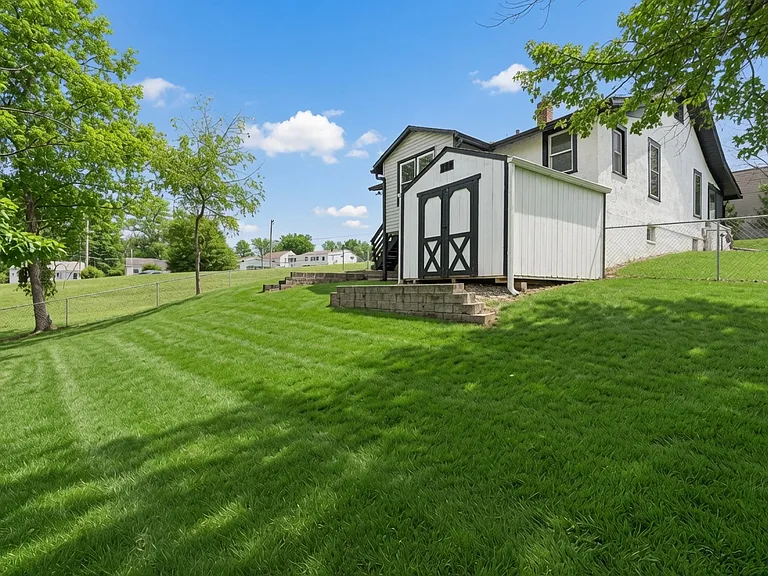257 Gordon Pl — Photo 31
