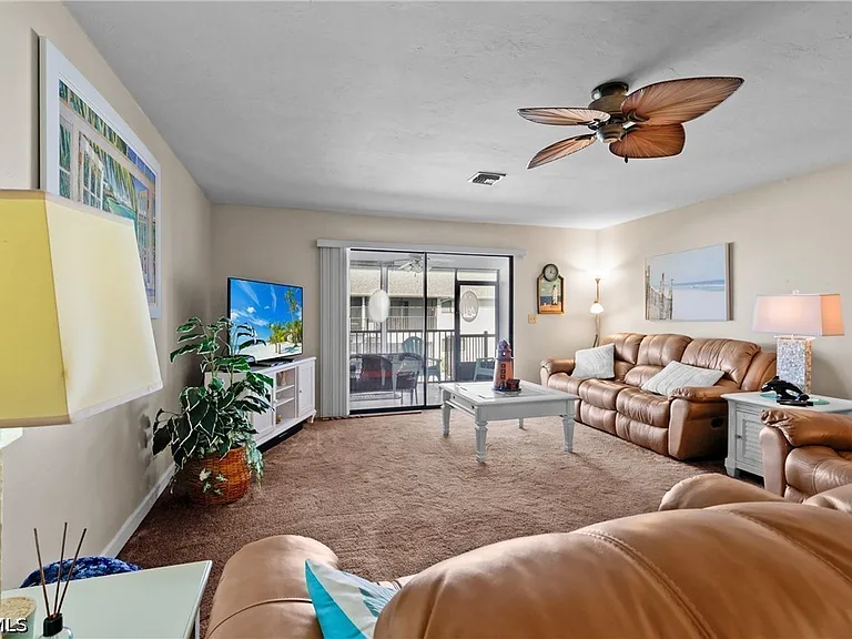 1203 SW 48th Ter #201 — Photo 17