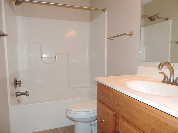 4th image of 530 Prairie St