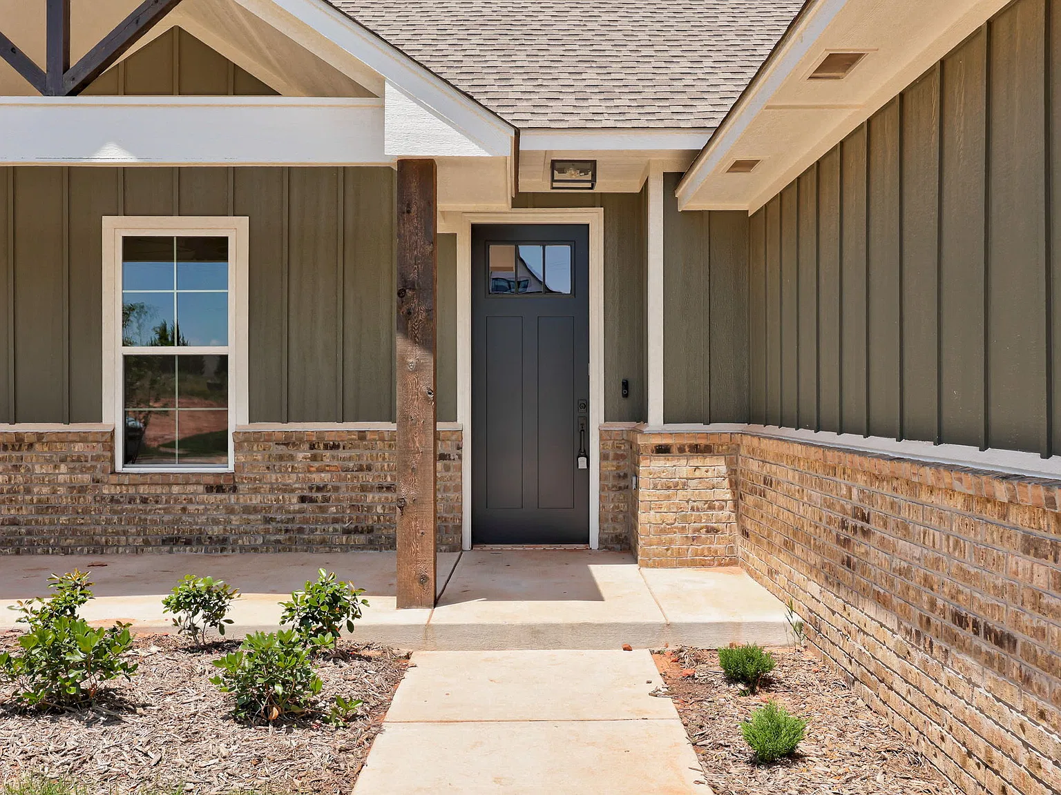 4 bed, 2.5 bath, 1954 sqft, $2,300 — Photo 4