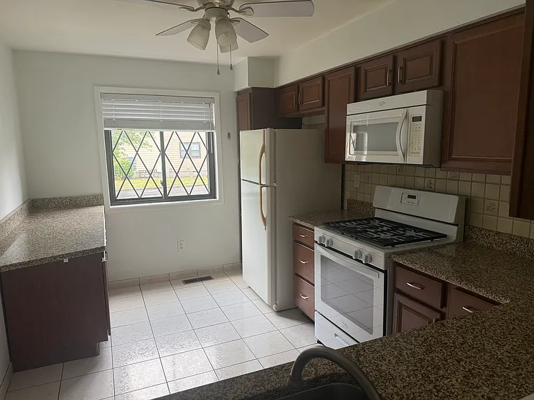 135 W Nyack Rd #85 — Photo 5