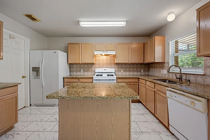 14716 Lantern Dr — Photo 7