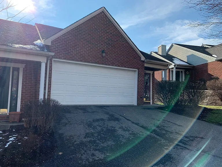 330 Pin Oak Dr — Photo 8