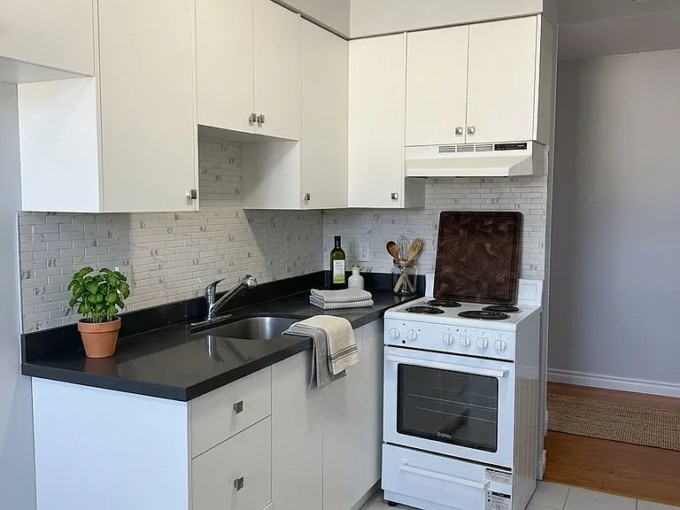 15 Mowat Blvd #14 — Photo 2