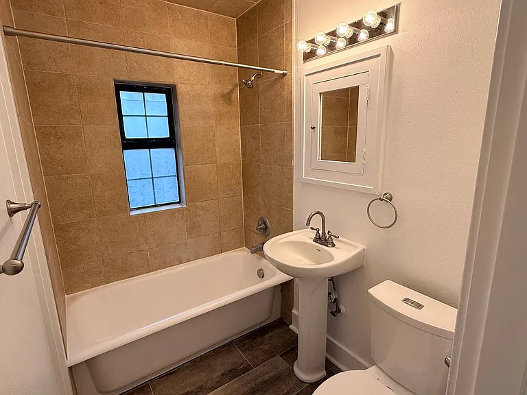 Fontana Court Apartments — Photo 30