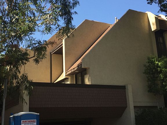 2nd image of 1349 N Columbus Ave Unit 10