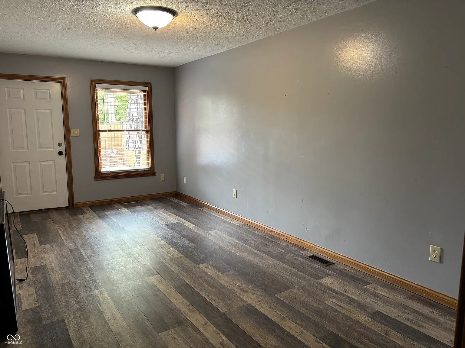 1 bed, 1.0 bath, 812 sqft, $1,200 — Photo 3