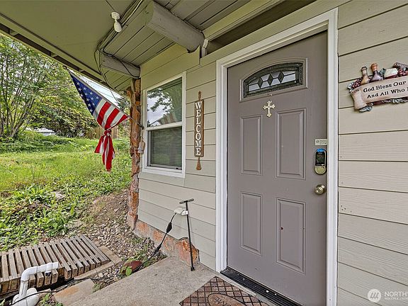 3rd image of 35835 13th Avenue SW