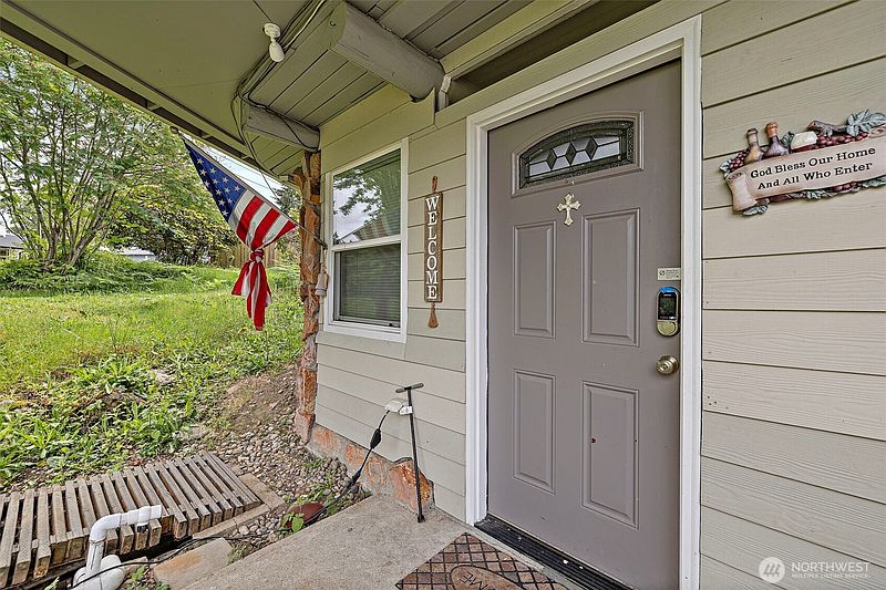3rd image of 35835 13th Avenue SW