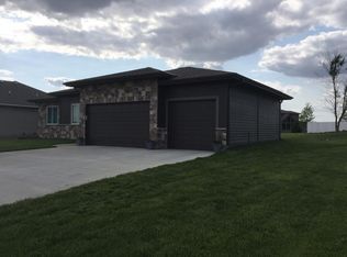 18716 Alder Dr, Omaha, NE 68136