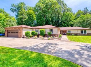 345 Hopkins Rd, Williamsville, NY 14221