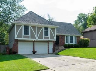10481 Caenen Lake Rd, Lenexa, KS 66215