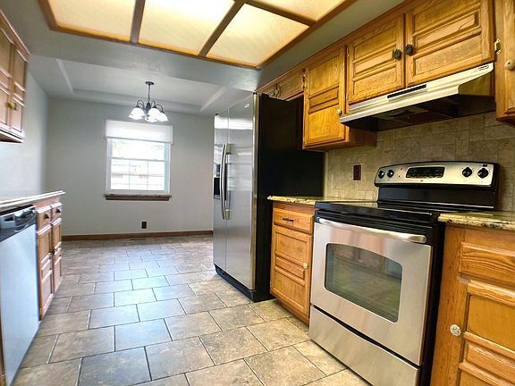Kitchen 2 - Refrigerator included