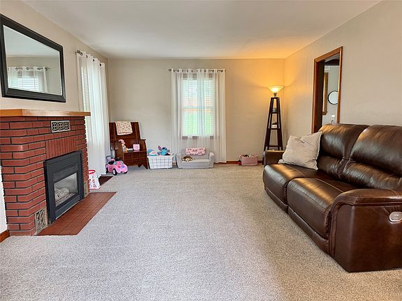 4th image of 2727 Hall St