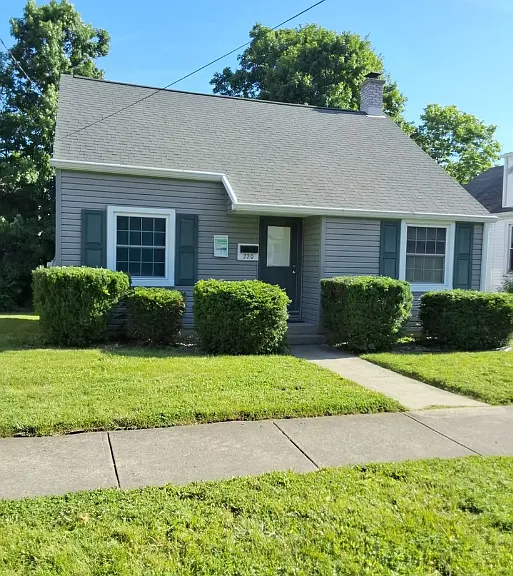 220 W Withrow St — Photo 1