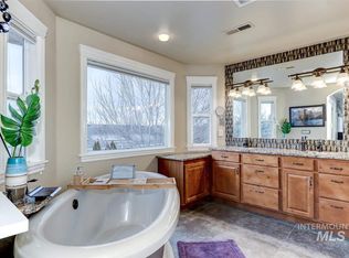 2079 Divide Crk, Meridian, ID 83646