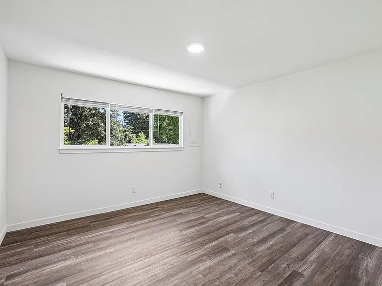 Midland Apartments — Photo 19