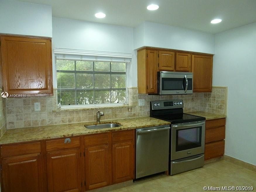 1st image of 834 Medina Ave