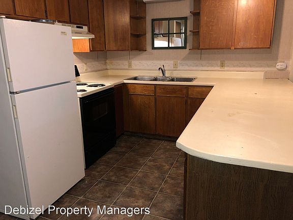 3rd image of 1239 1/2 Lewis Ave